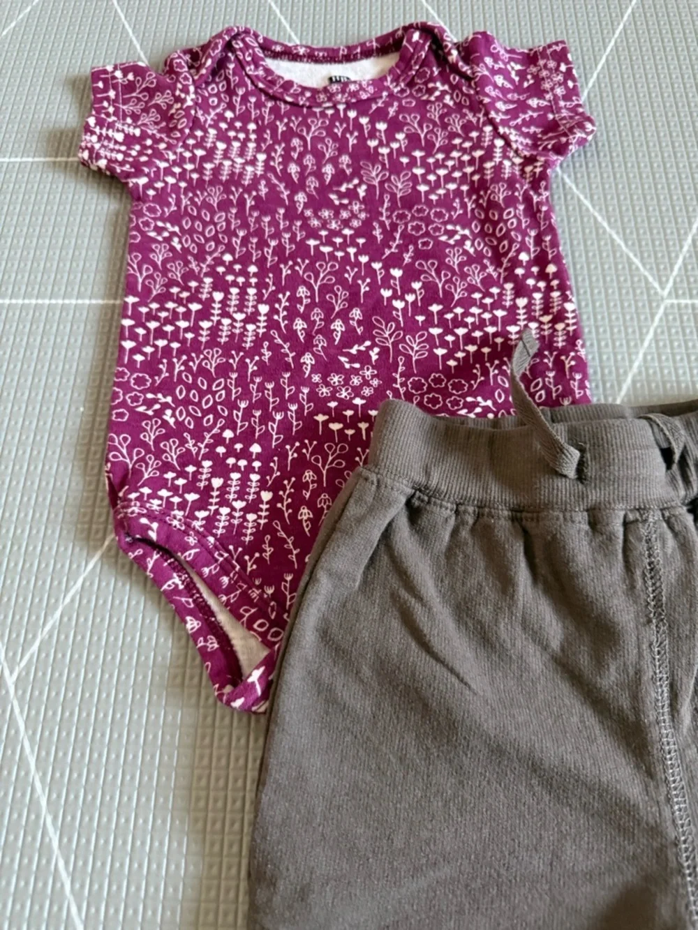 HB|Baby girl set,Purple ditsy Floral short sleeve Bodysuit & brown boho pants•